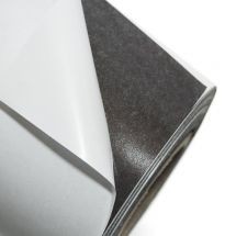 Imán natural con adhesivo 15 pts 15.24 x 61m Rollo